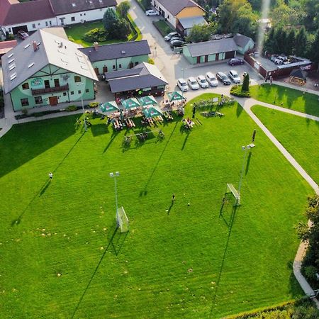 Restaurace A Penzion Kamenec Jilešovice 외부 사진