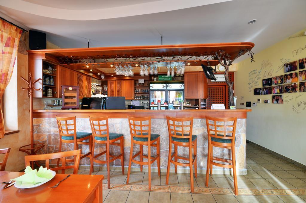 Restaurace A Penzion Kamenec Jilešovice 외부 사진