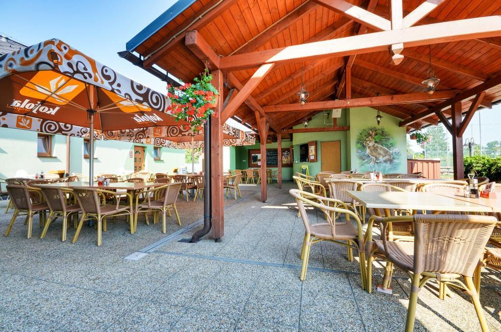 Restaurace A Penzion Kamenec Jilešovice 외부 사진